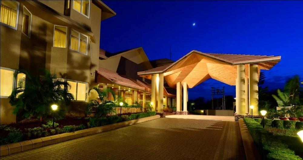The Chariot Resort & Spa Puri Esterno foto